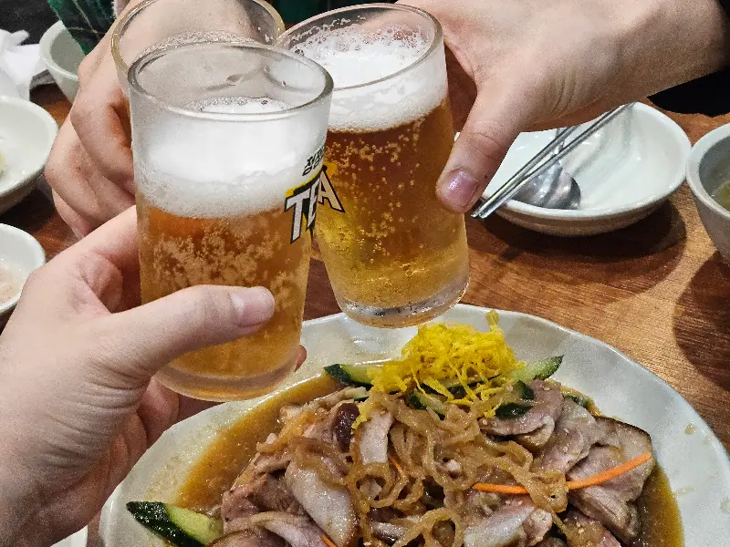 맥주와 함께 즐기는 족발