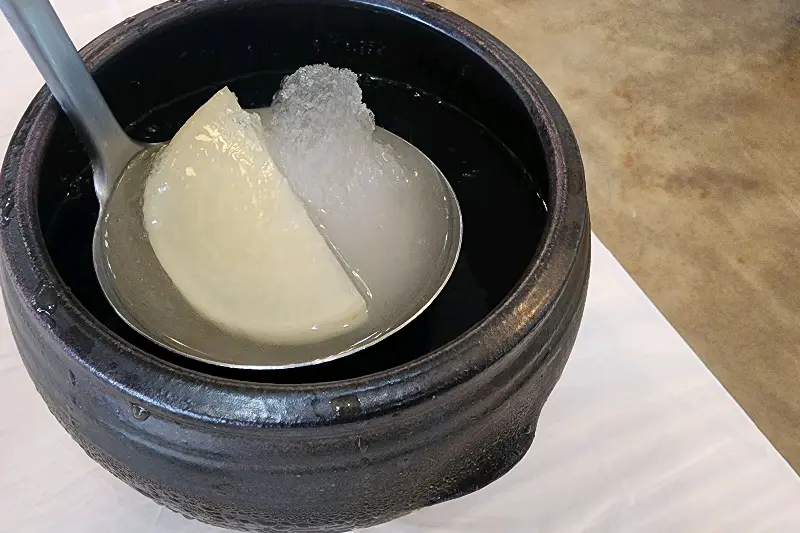 살얼음이 살짝 언 동치미 무