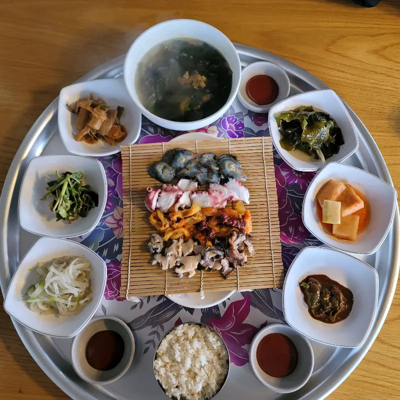 전복죽과 해산물 모듬