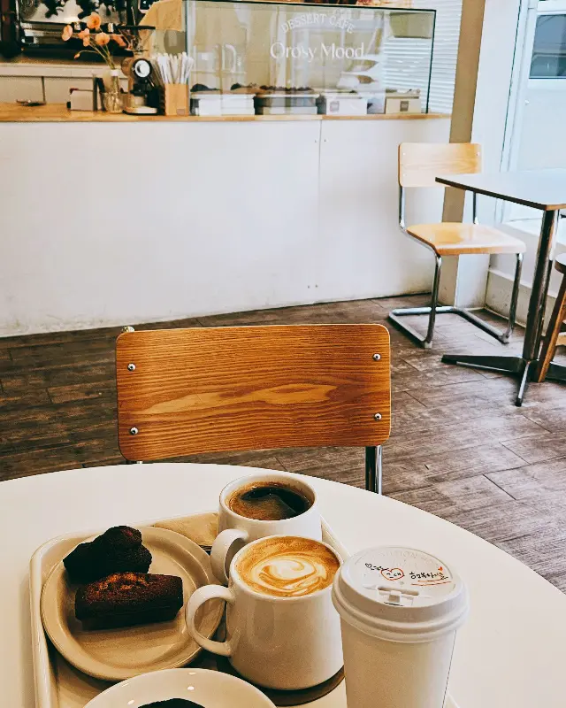 카페 내부 테이블