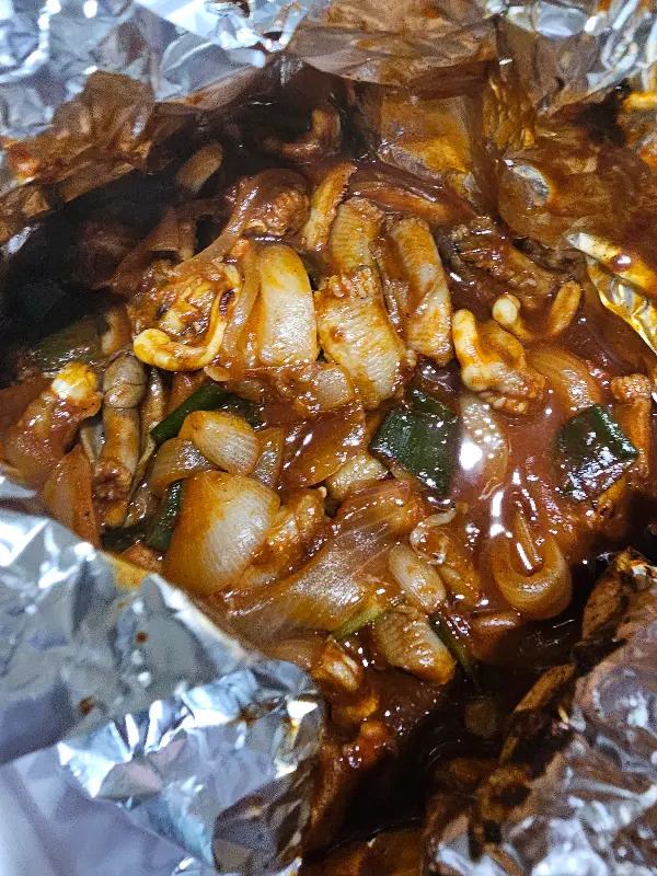 윤기가 흐르는 양념 꼼장어