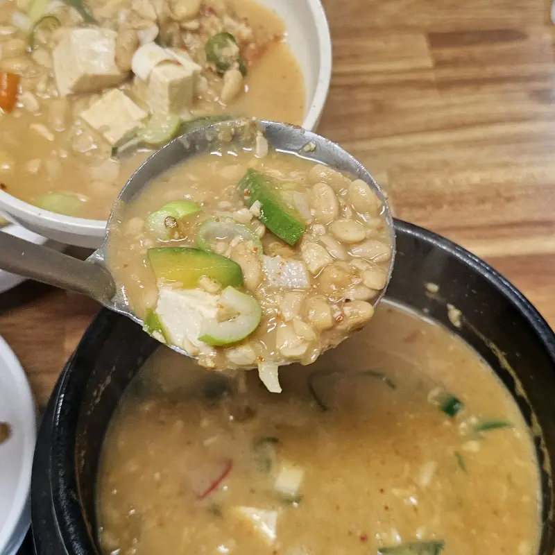 구수하고 깊은 맛이 일품인 청국장