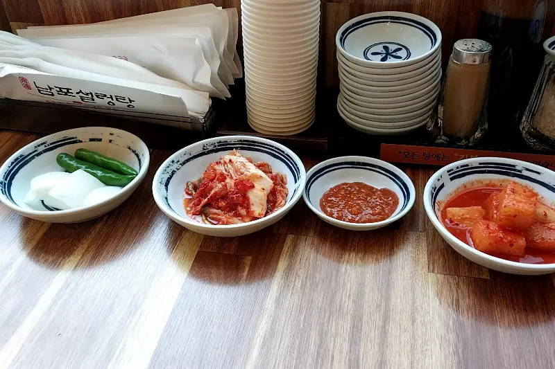 설렁탕과 함께 나오는 반찬들