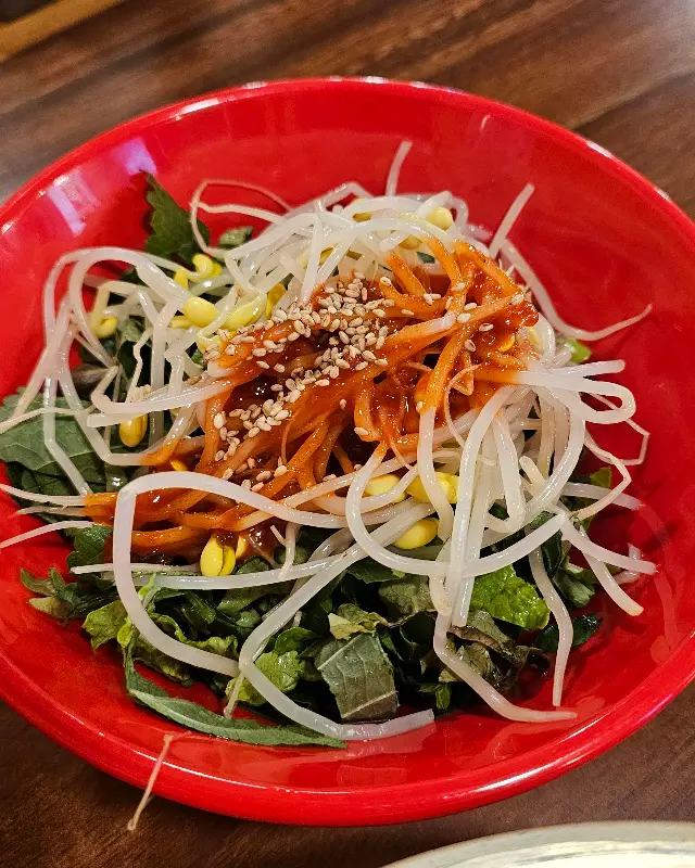 입맛을 돋우는 샐러드