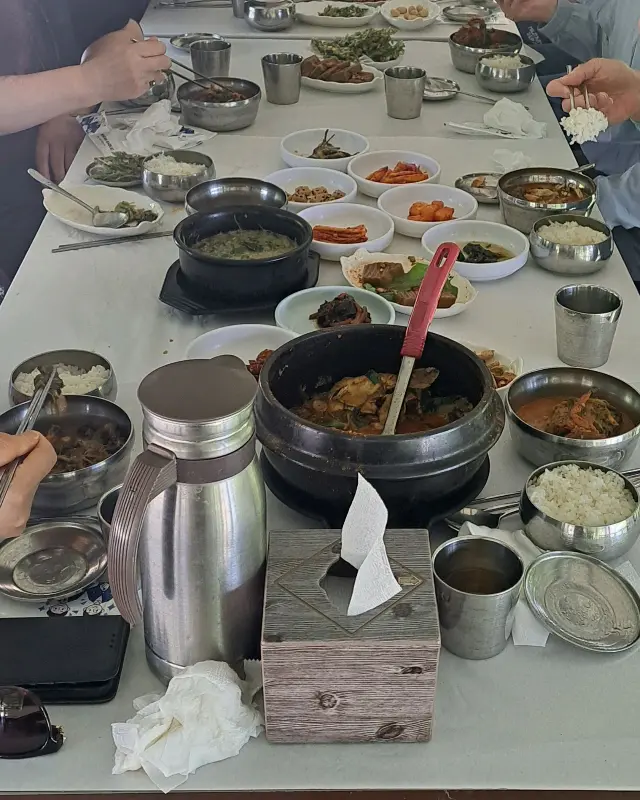 청수산장 식탁 전경