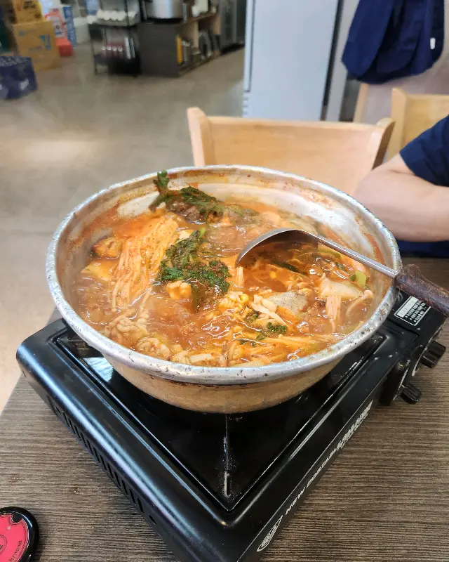 보글보글 끓는 동태찌개