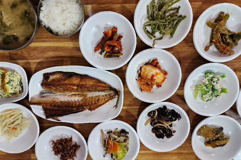 고등어 구이 정식 한 상 차림