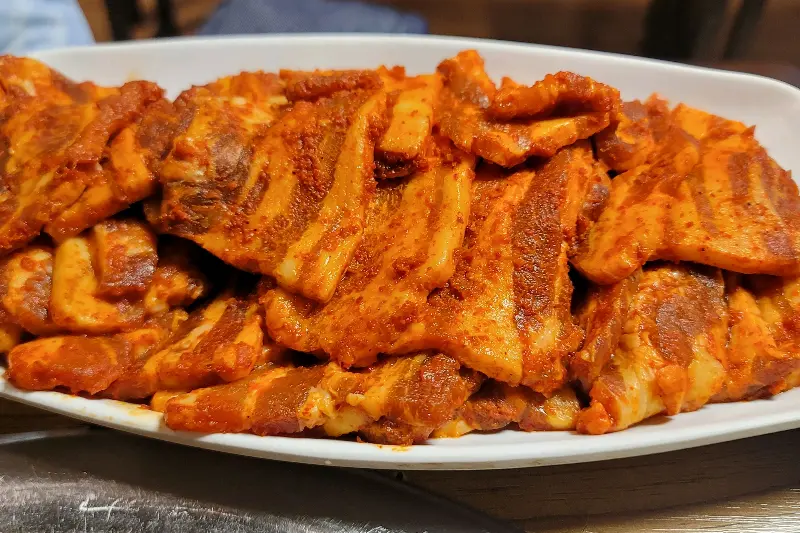 멸치 육수로 깊은 맛을 낸 된장찌개
