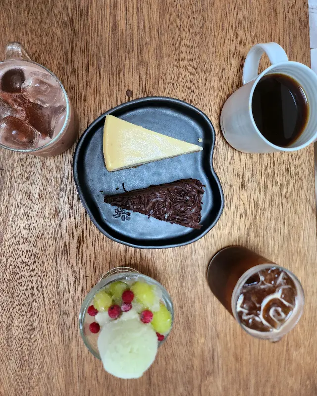 서상 카페의 디저트와 음료