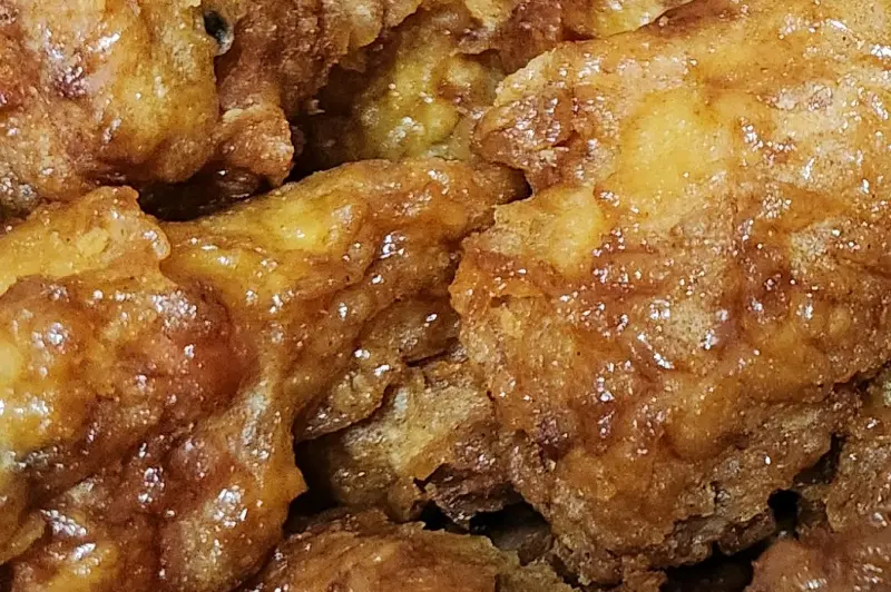 달콤 짭짤한 양념이 듬뿍 묻어있는 교촌치킨