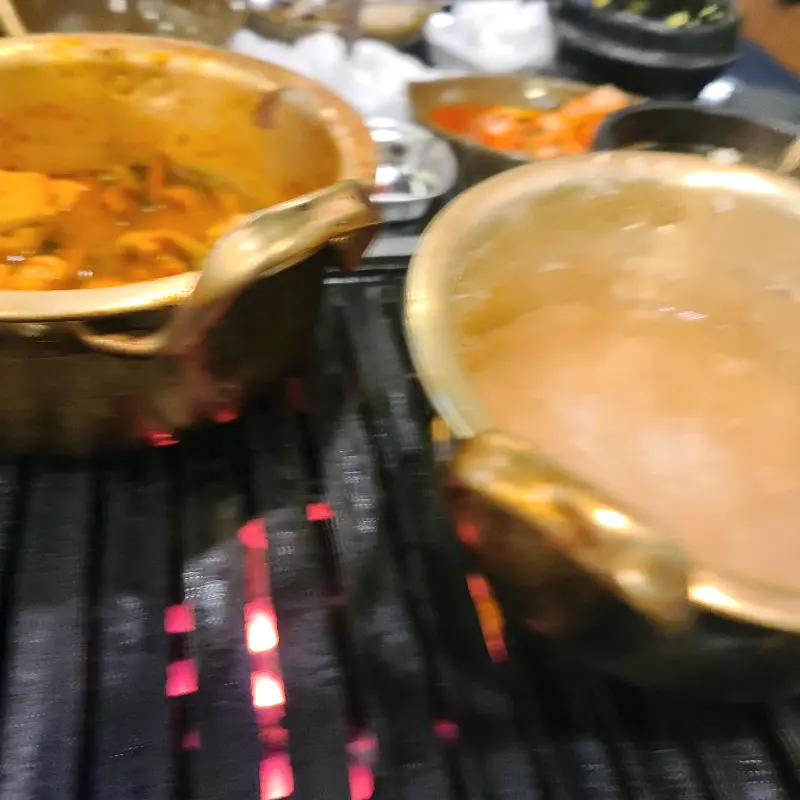 연탄불에 올려진 찌개