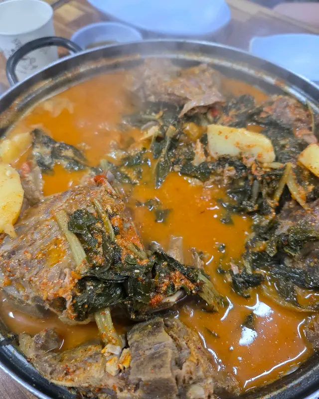 주은감자탕의 푸짐한 감자탕