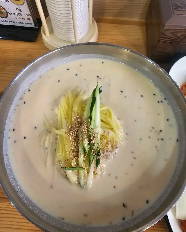 보기만 해도 시원해지는 콩국수