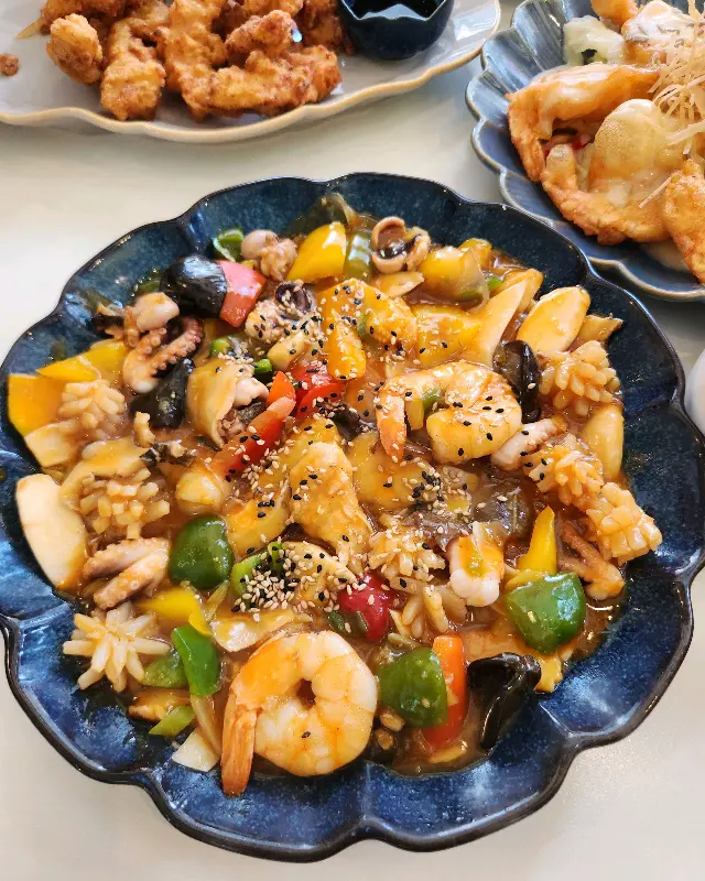 다양한 요리들을 맛보는 즐거움