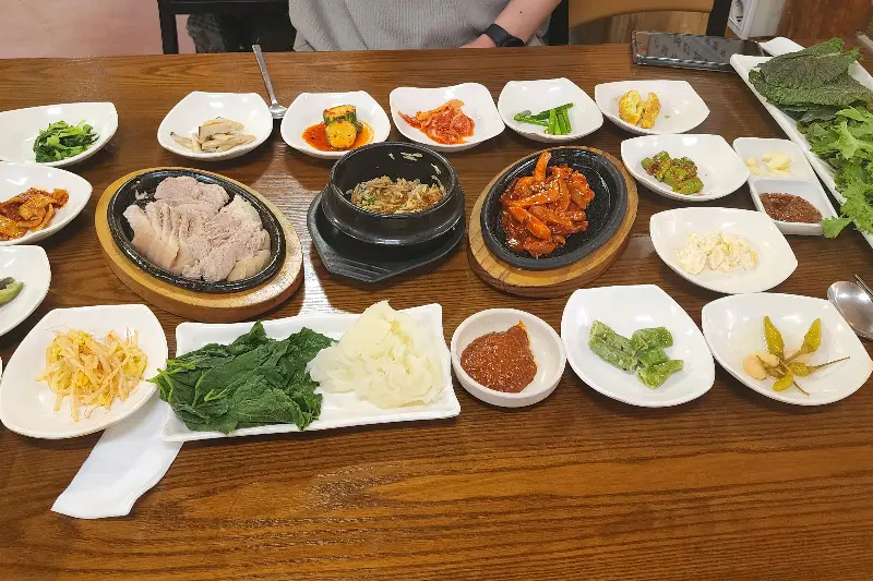 우렁쌈밥 한 상 차림