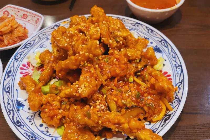 윤기가 흐르는 칠리탕수육