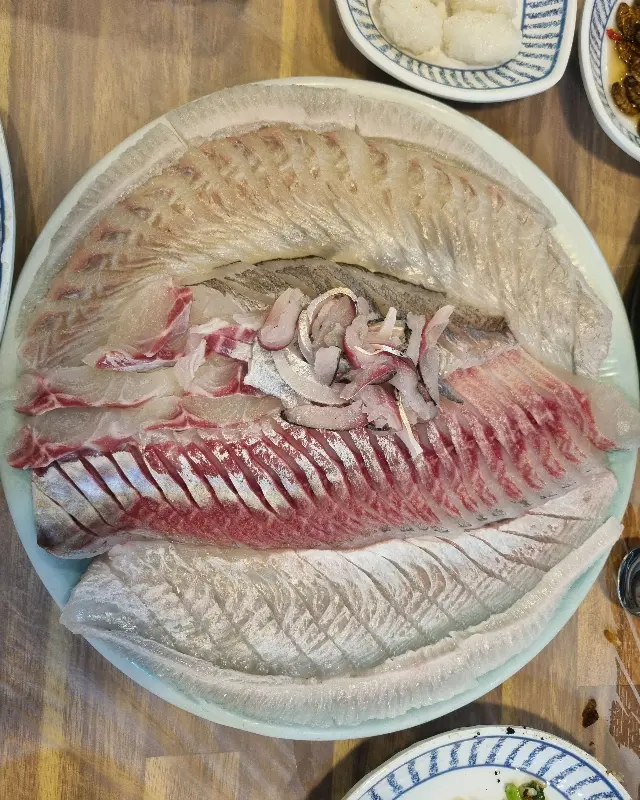 고급 모듬회 한상차림