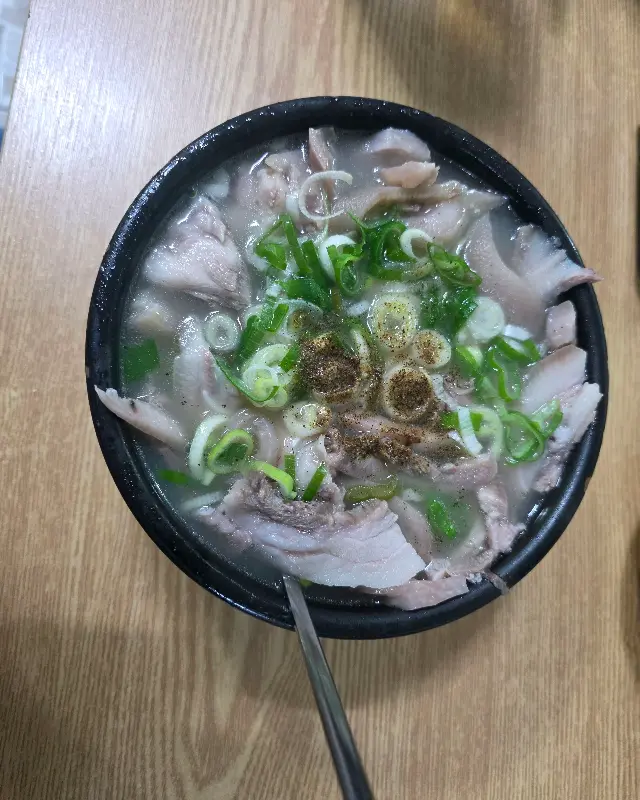 돼지국밥 근접샷