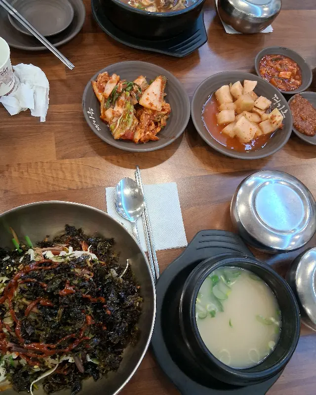 육회비빔밥과 곰탕, 환상의 조합