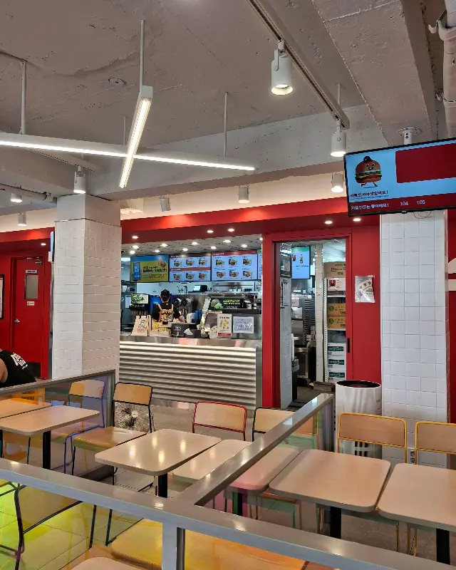 롯데리아 덕천점 외부