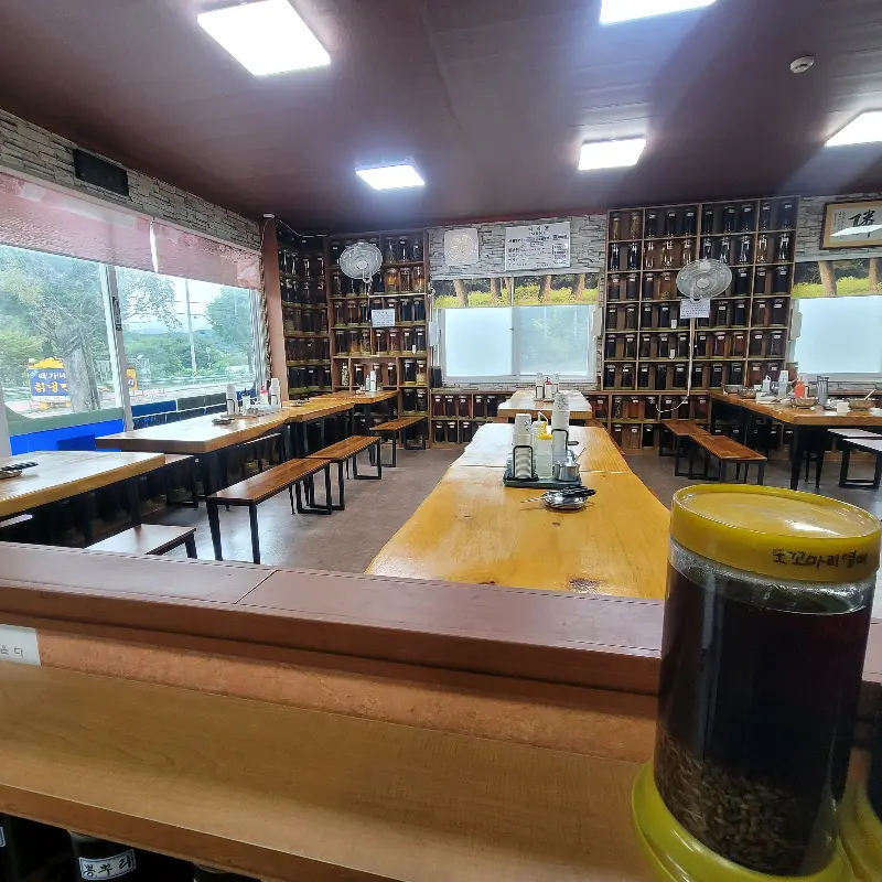 백가네 칡냉면 내부 전경