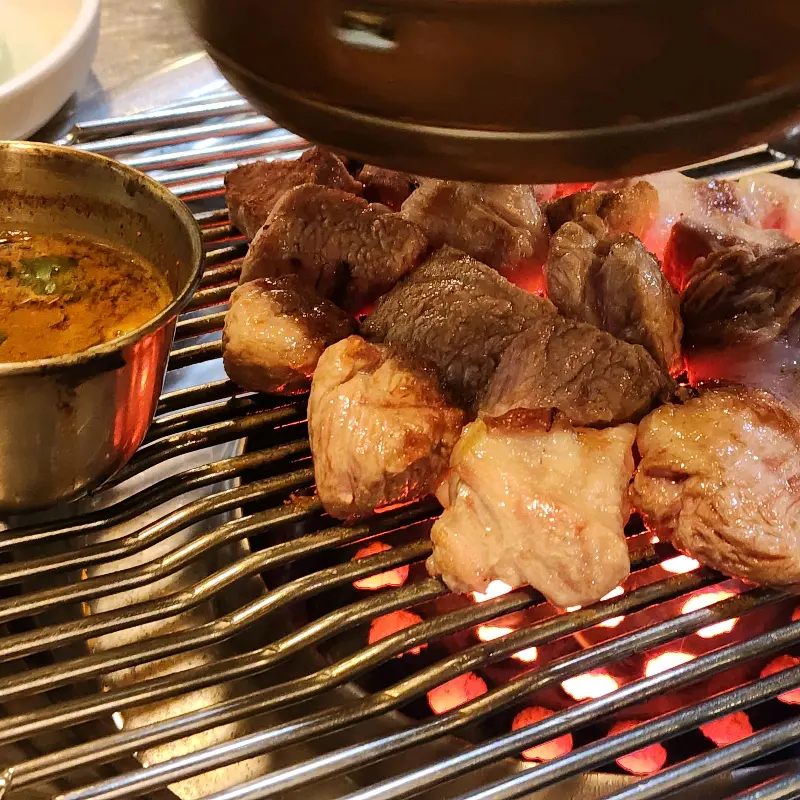 풍성한 만찬을 즐길 수 있는 칠돈가