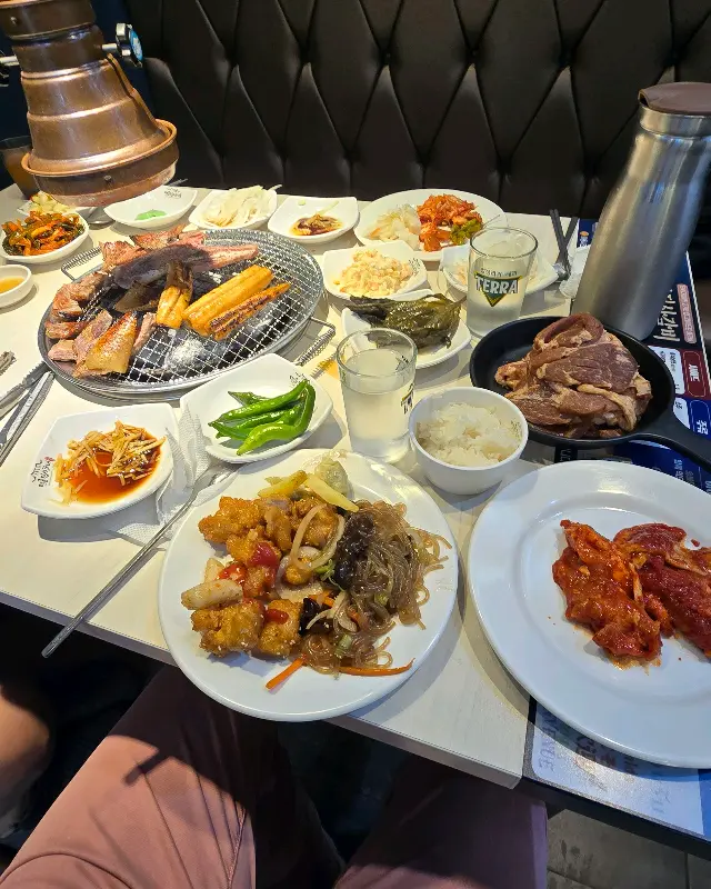 푸짐하게 차려진 한 상 차림