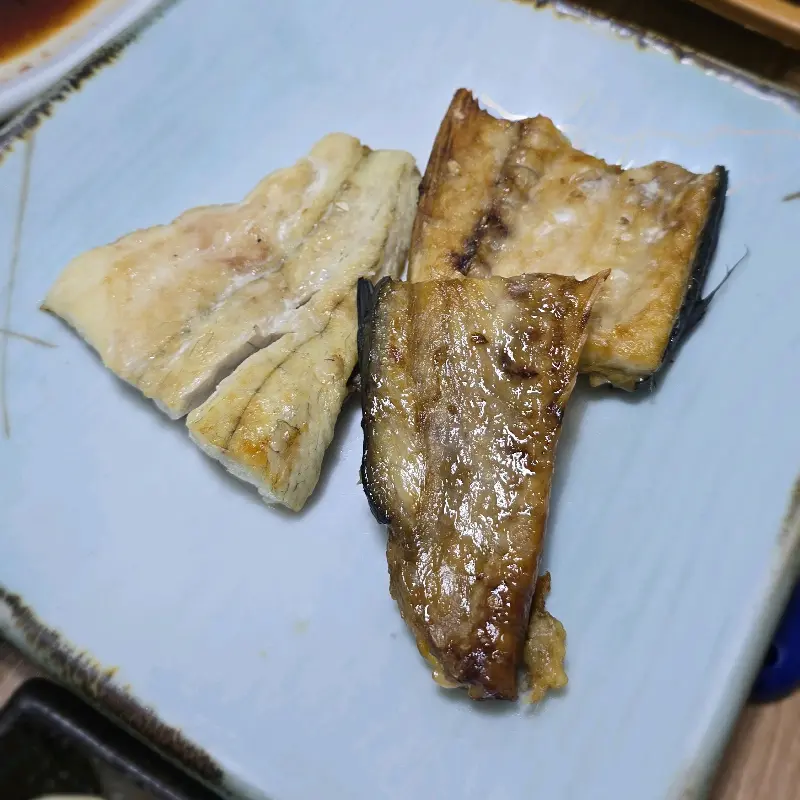 노릇노릇 구워진 생선구이