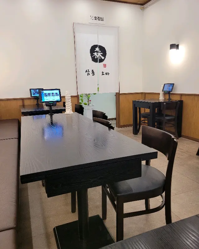 깔끔한 매장 내부