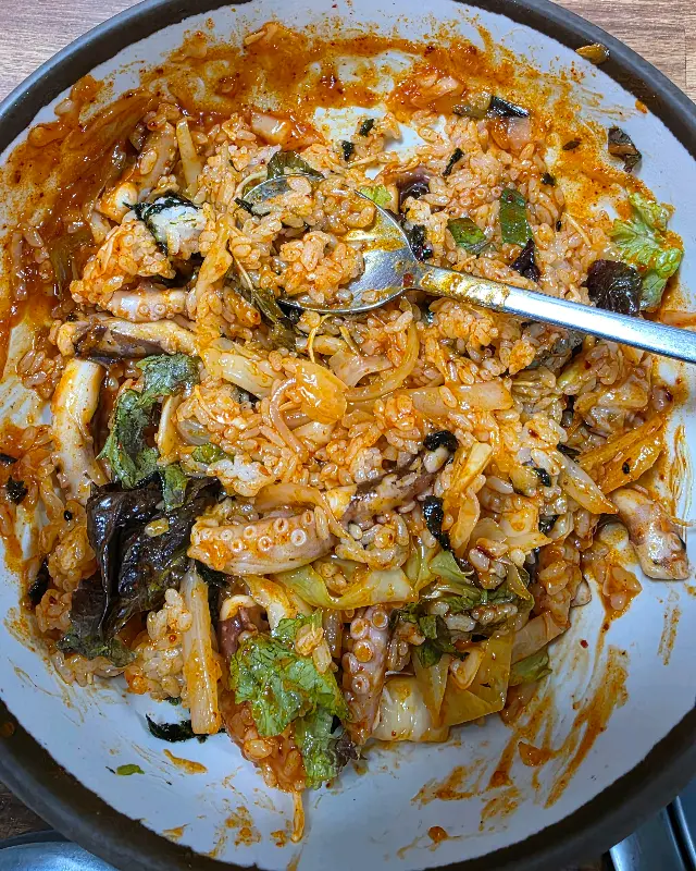 매콤한 낙지 비빔밥의 자태