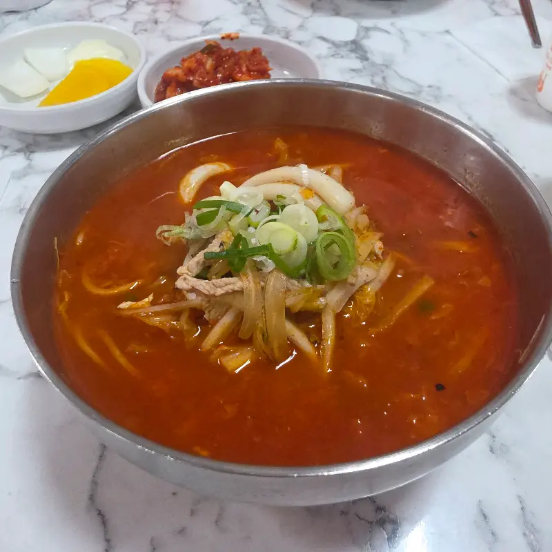 푸짐한 고기짬뽕