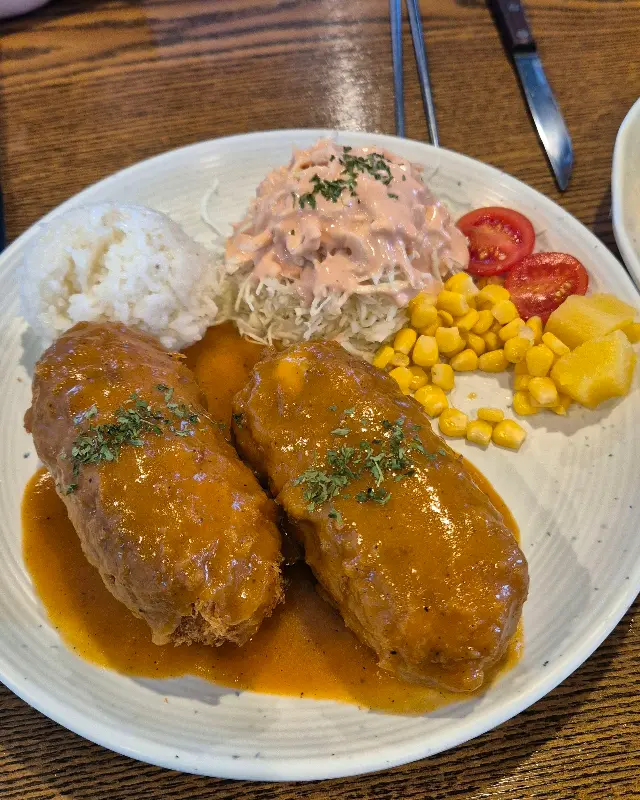 매콤한 맛이 일품인 매운 돈까스