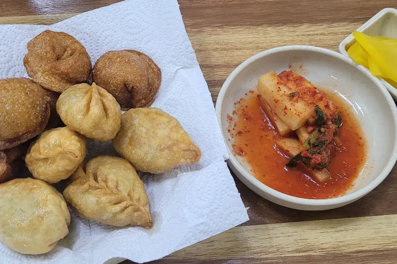 야끼만두와 깍두기