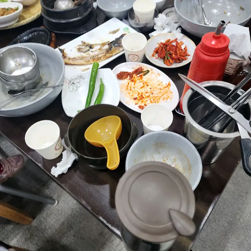 깔끔한 식탁 세팅