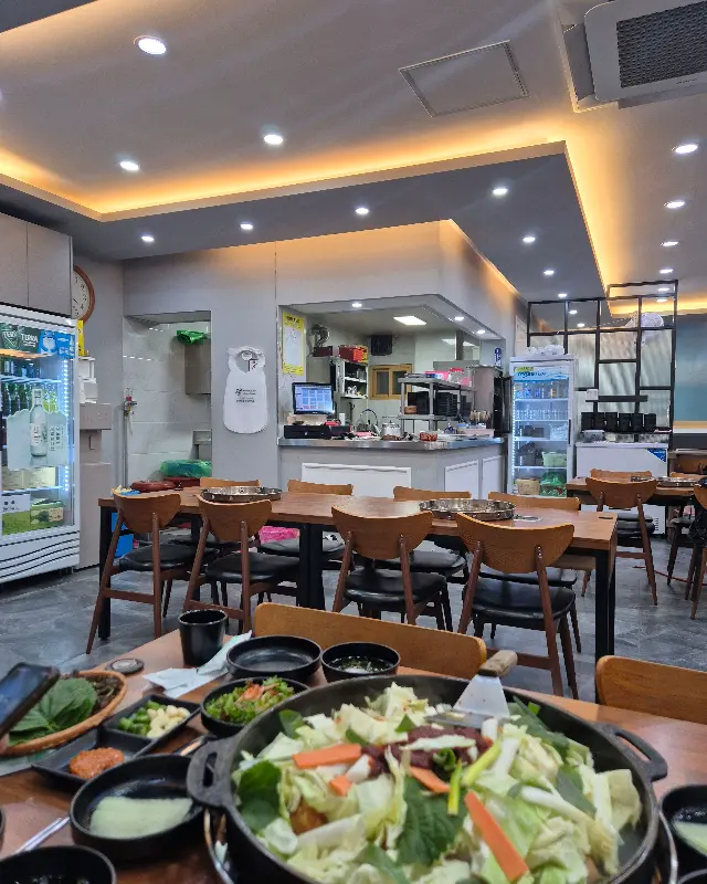 매장 내부 전경