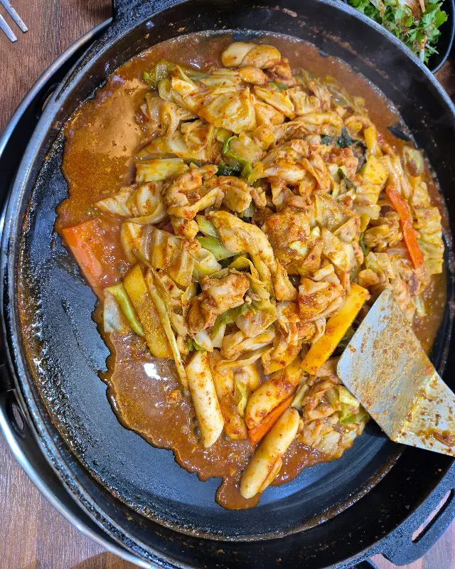 닭갈비가 익어가는 모습