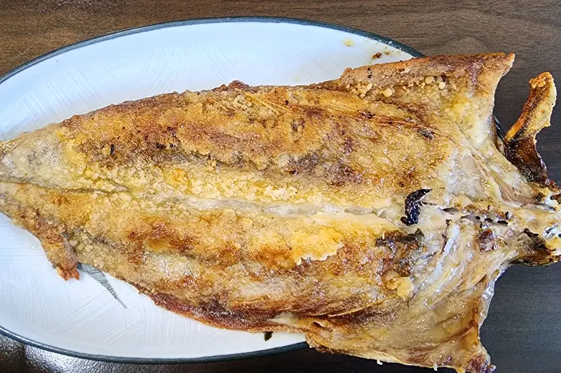 노릇하게 구워진 간고등어 구이