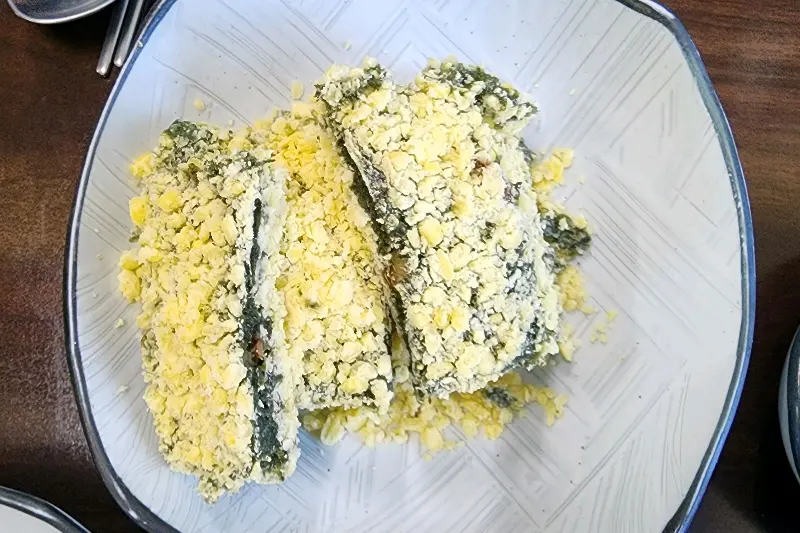 계란 옷을 입혀 구워낸 김