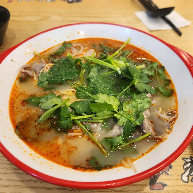 고수가 듬뿍 올라간 마라탕