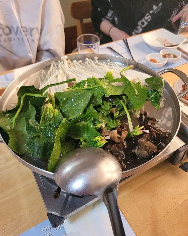 끓일수록 깊어지는 샤브샤브 육수