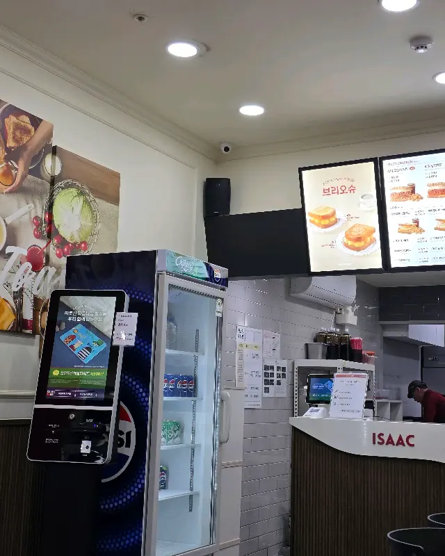 깔끔한 매장 내부