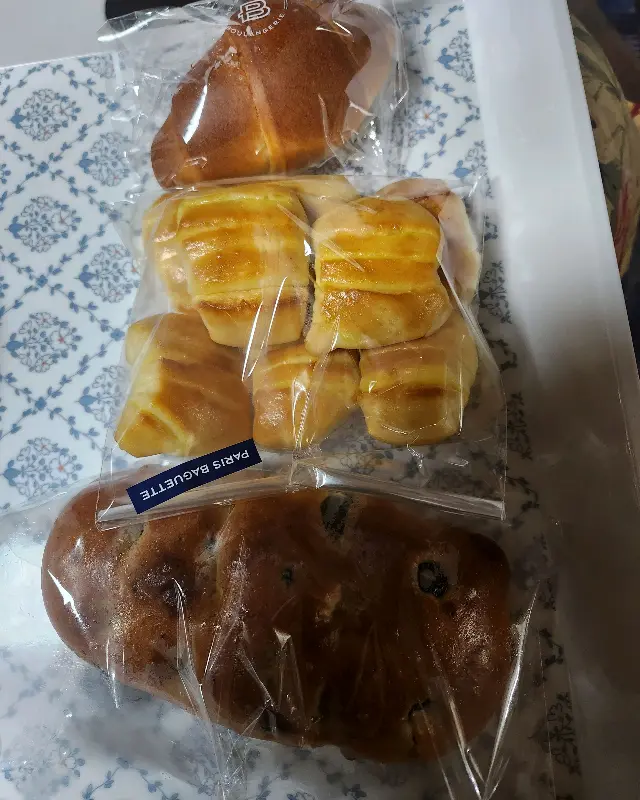 포장된 빵들의 모습