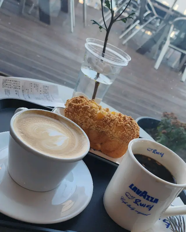 라떼와 빵
