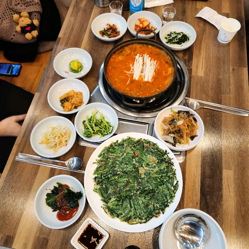 영천돌메기매운탕 정평점 전체 상차림