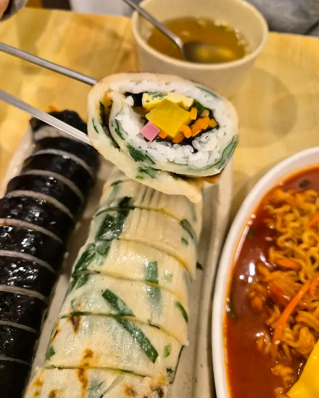 김밥 젓가락샷