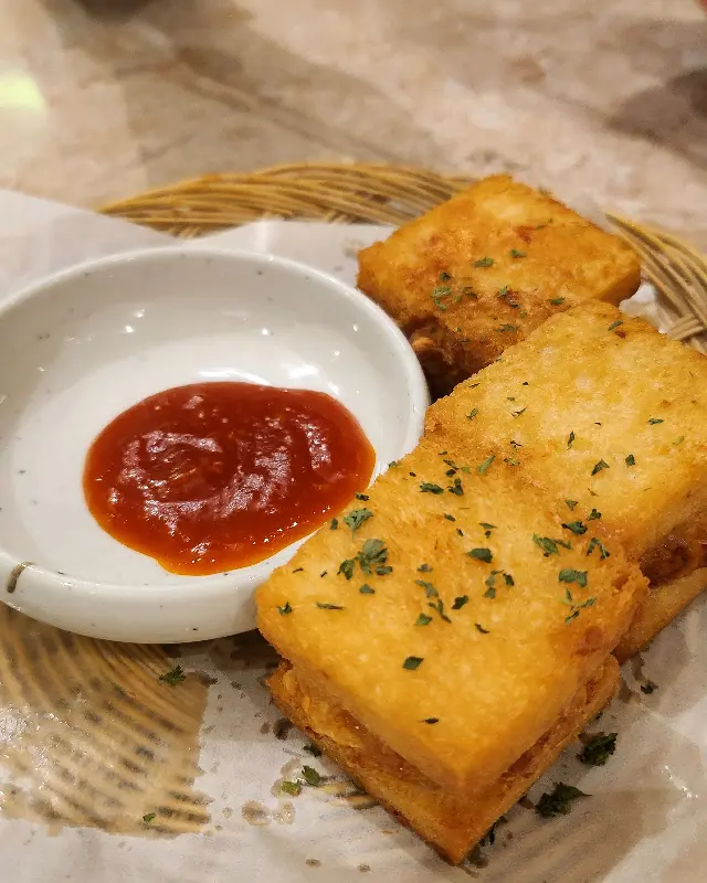 바삭한 식감이 일품인 감태김밥