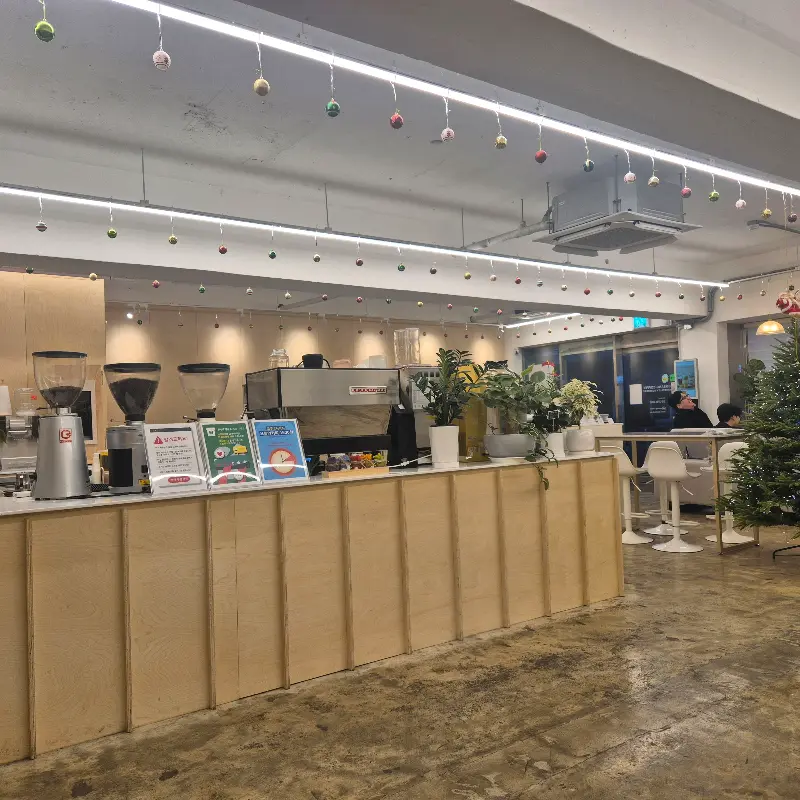 깔끔하고 넓은 카운터