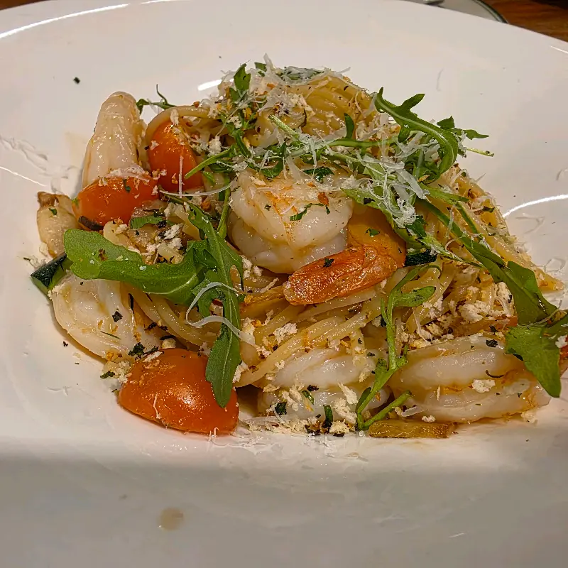 신선한 해산물이 듬뿍 들어간 오일 파스타