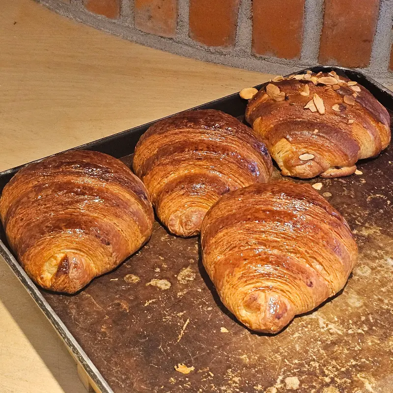 갓 구워진 크루아상