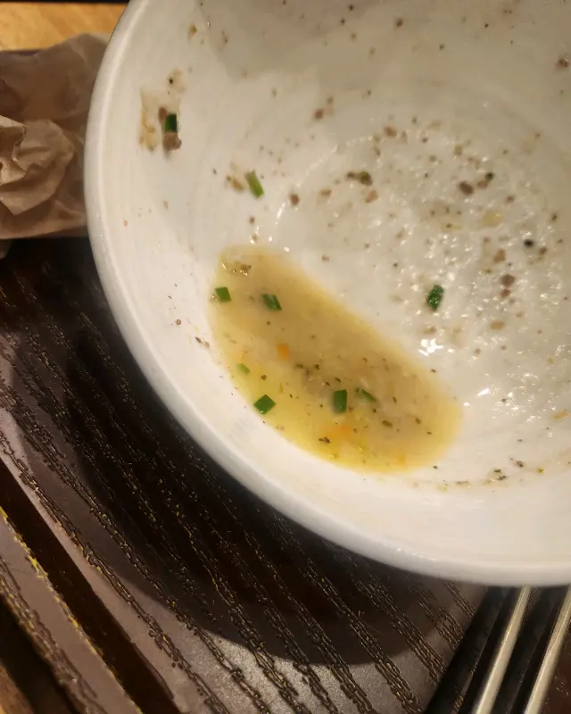 죽을 깨끗하게 비운 그릇